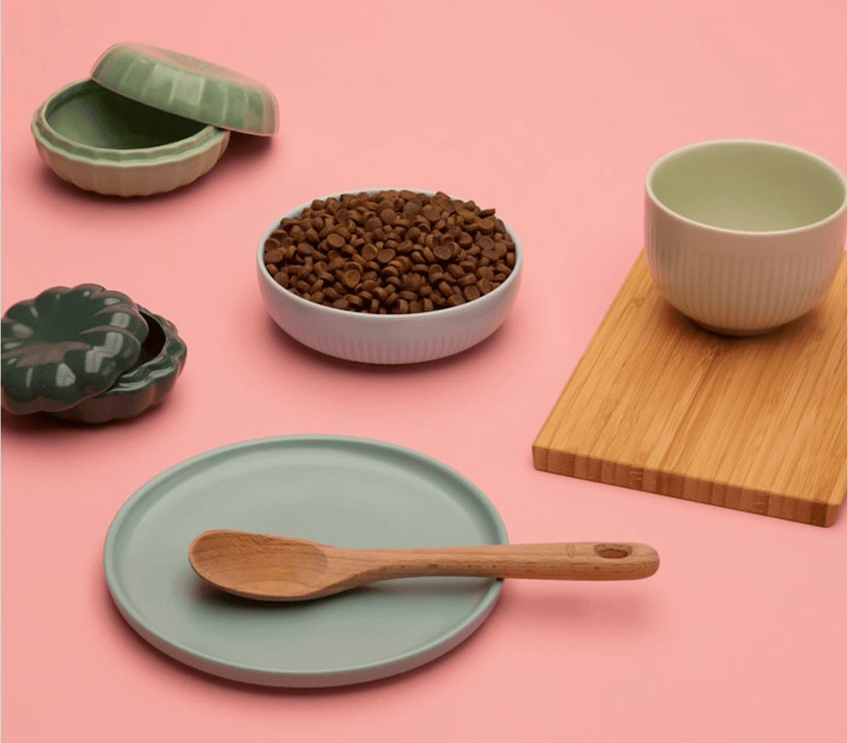 HOW TO CHOOSE THE RIGHT FEEDING BOWL FOR YOUR CAT’S DAILY MEALS